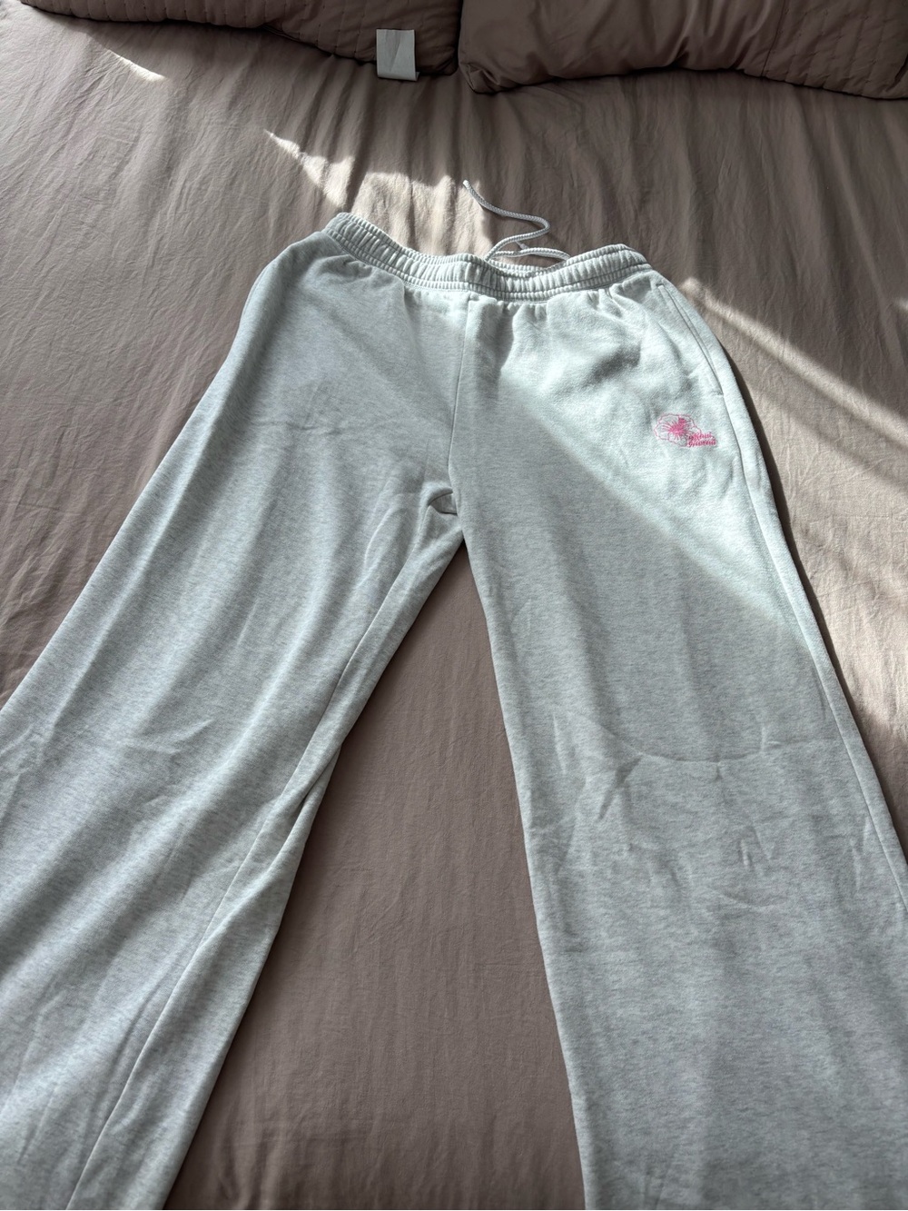 Aeropostale Light Gray Girls' Sweatpants with Pink Logo Accent
